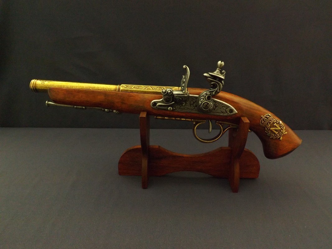 Denix SA REPLIKA NAPOLEOŃSKI PISTOLET NA STOJAKU MODEL 1127L+801 1127L+801