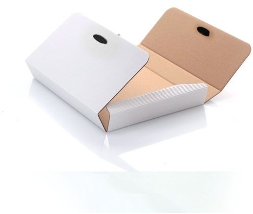 Białe pudełko z ryflowanej tektury na zdjęcia 15x22,7 (do sklejania z rzepem)