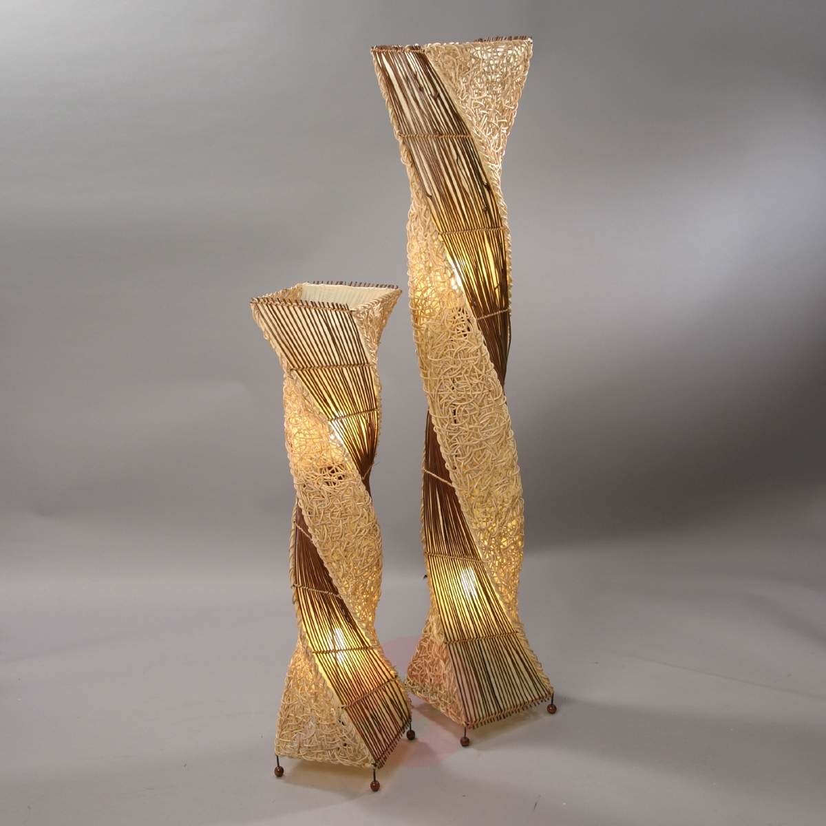 Woru Skręcona lampa stojąca MARCO 100 cm
