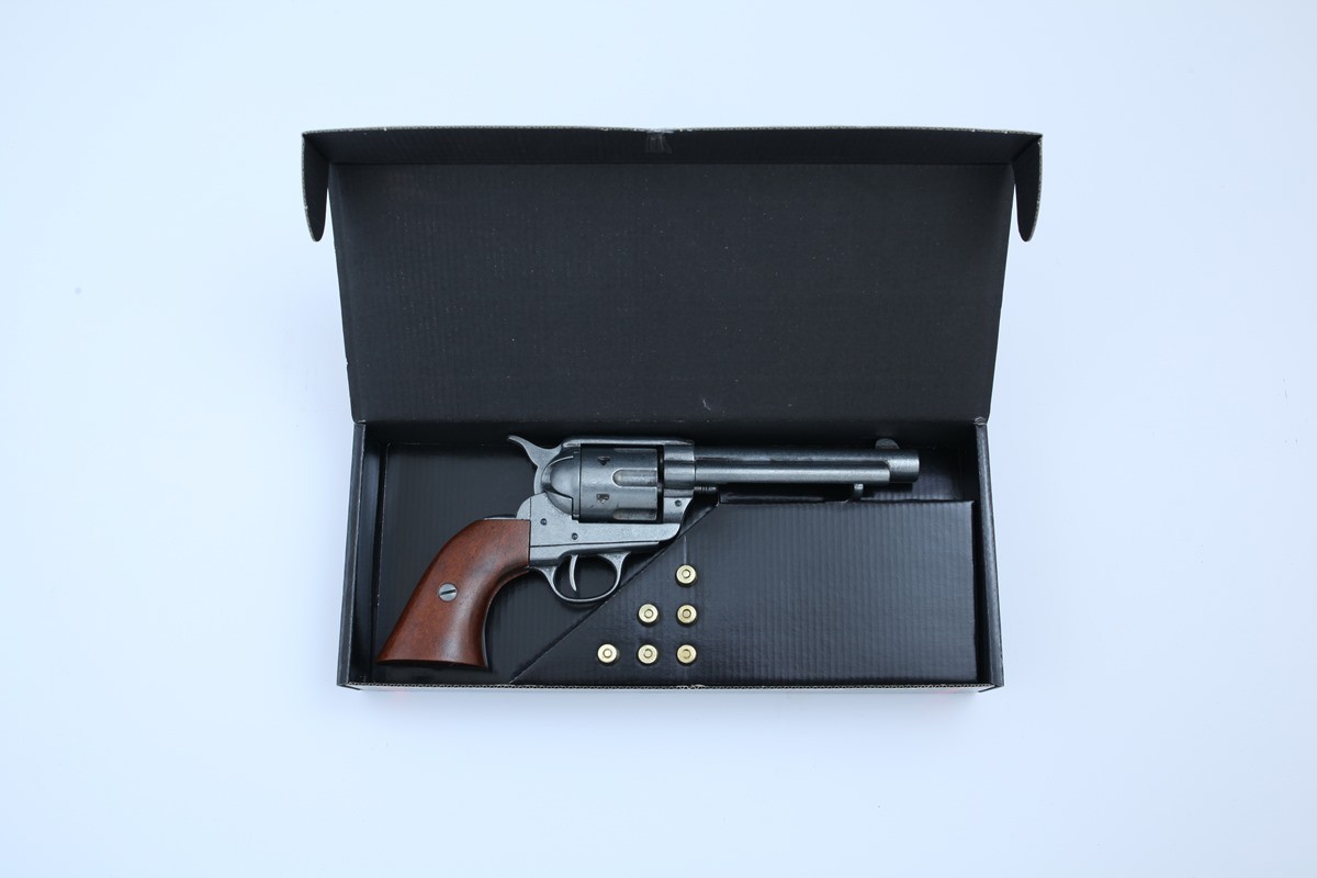 Denix SA REPLIKA REWOLWER PEACEMAKER S.COLT w lakierowanym pudełku MODEL 1-1106 G 1-1106 G