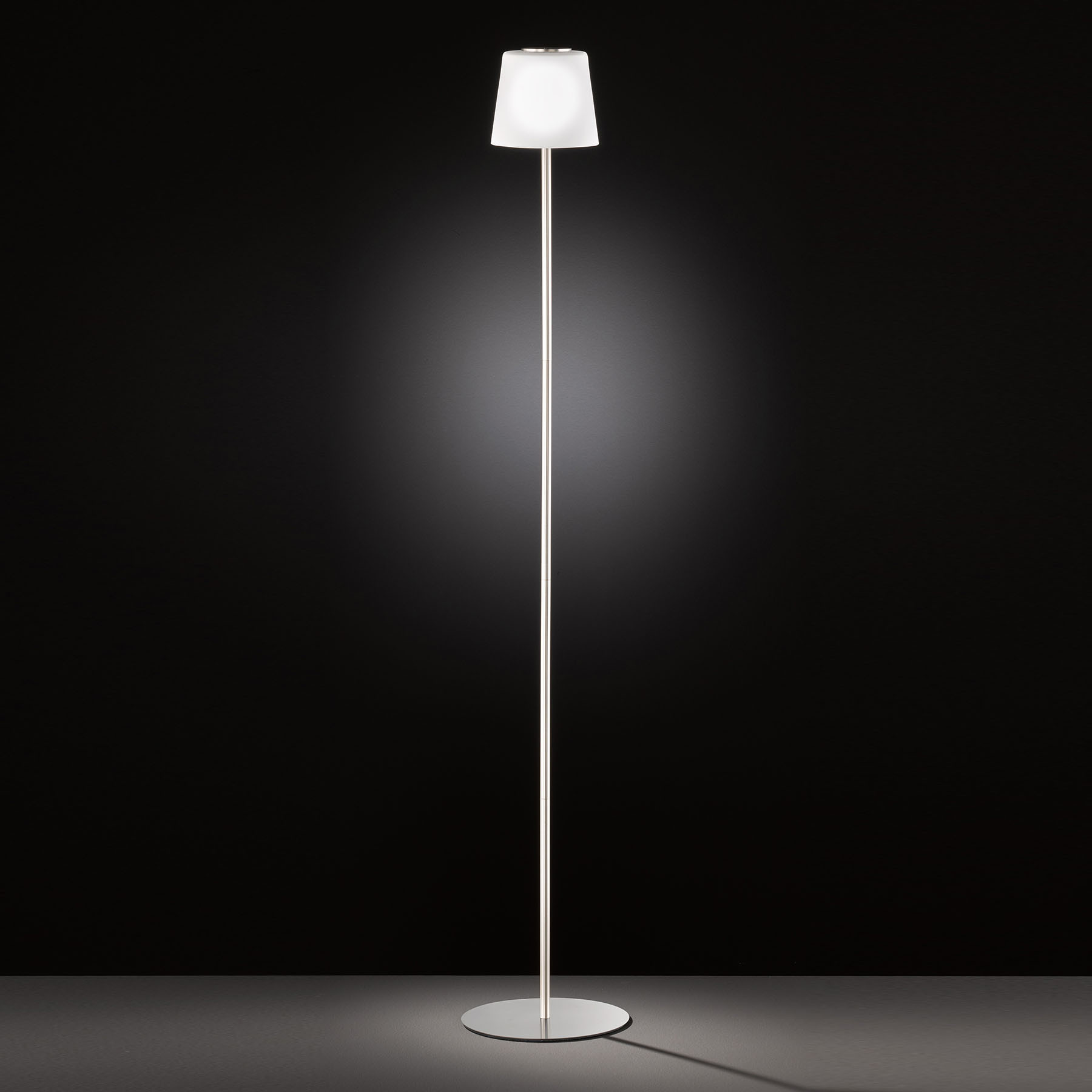 WOFI Lampa stojąca LED Genk, akumulator i ściemniacz