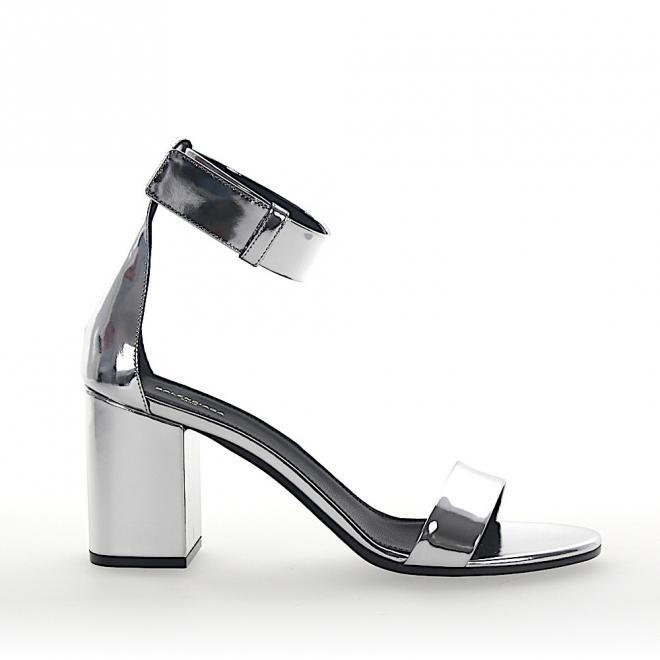 Balenciaga Balenciaga Sandały z zapięciem skóra cielęca Metaliczny srebrny