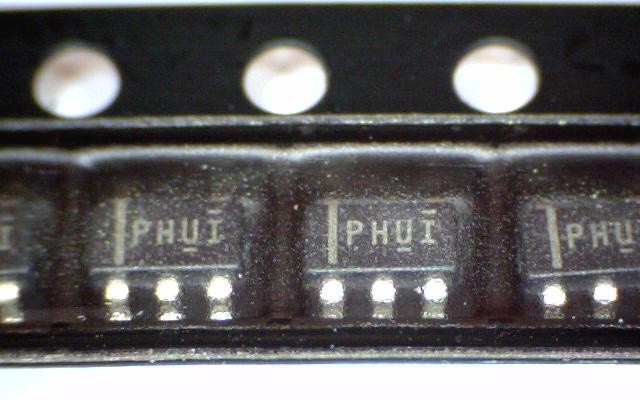 Texas Instruments Układ scalony TPS73033DBVR PHUI) TPS73033DBVR