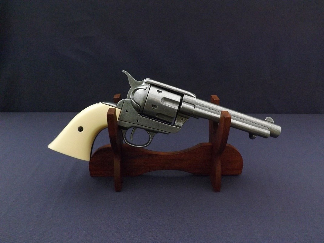 Denix SA REPLIKA REWOLWER PEACEMAKER S.COLT NA STOJAKU MODEL 1150G+801 1150G+801