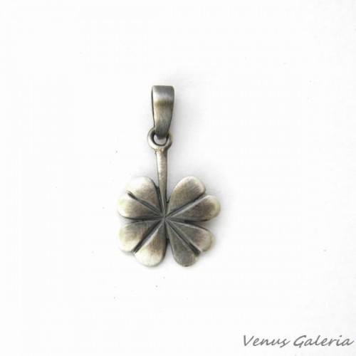 Zawieszka srebrna oksydowana- Koniczynka mała 1580