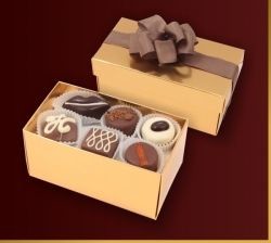 Chocobox Praliny-w-Średnim-Złotym-Kuferku.