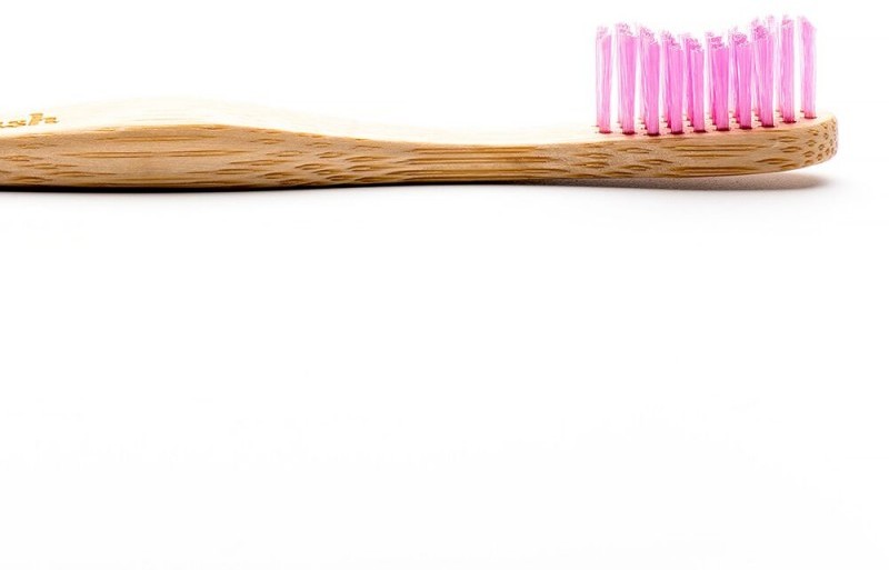 Humble Brush, Bambusowa szczoteczka do zębów dla dorosłych, Medium, fioletowa 7350075690426