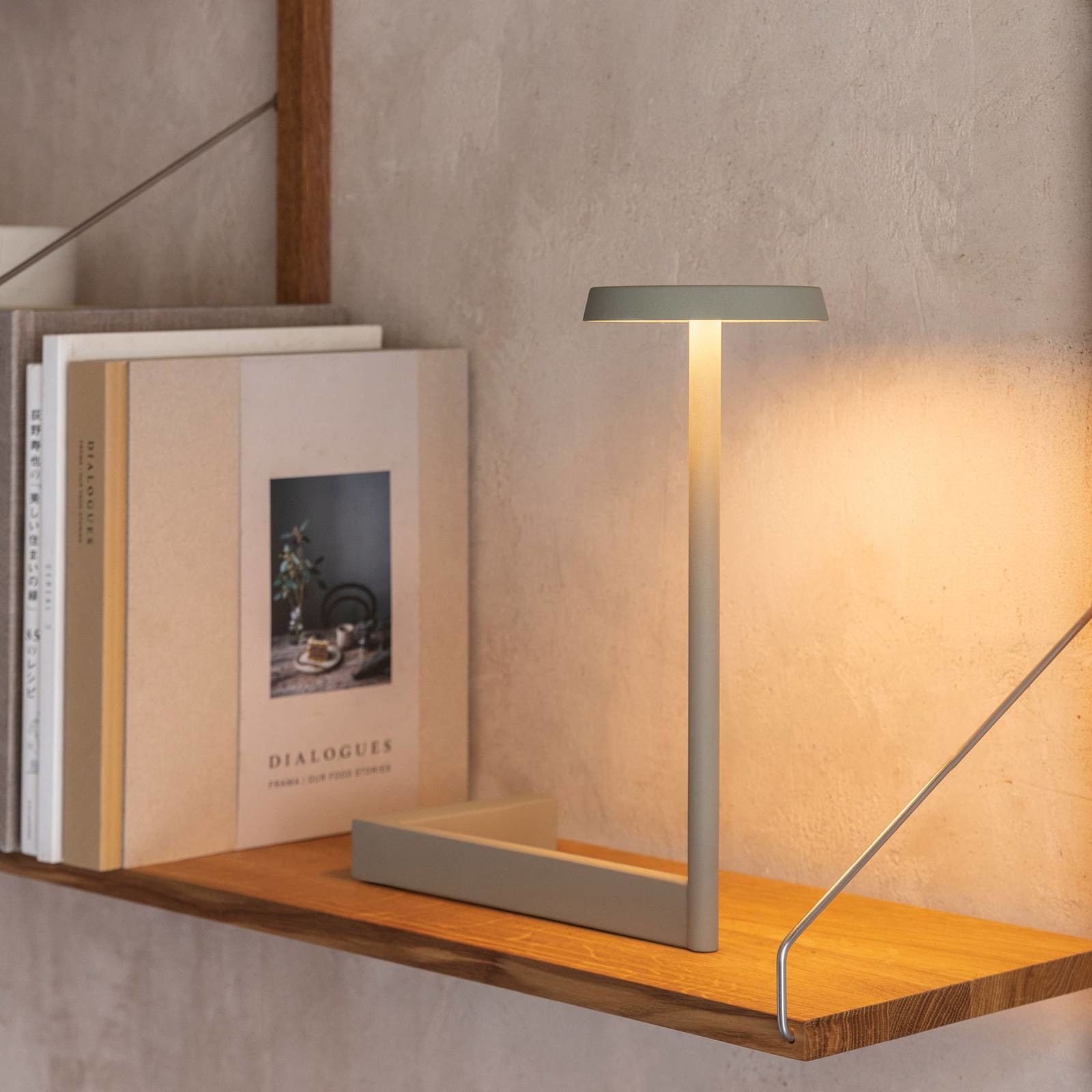Vibia Flat lampa stołowa LED 30 cm zielona L1