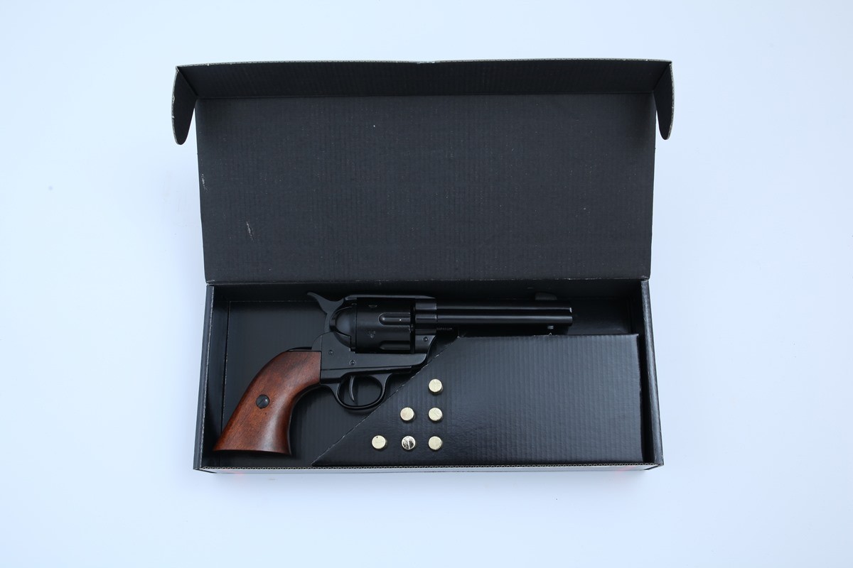 Denix SA REPLIKA REWOLWER PEACEMAKER S.COLT w lakierowanym pudełku MODEL 1-1186 N 1-1186 N