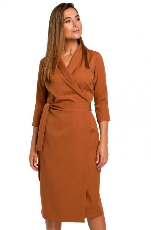 SukienkiShop Elegancka sukienka biznesowa kopertowa midi z paskiem w talii brązowa - SukienkiShop