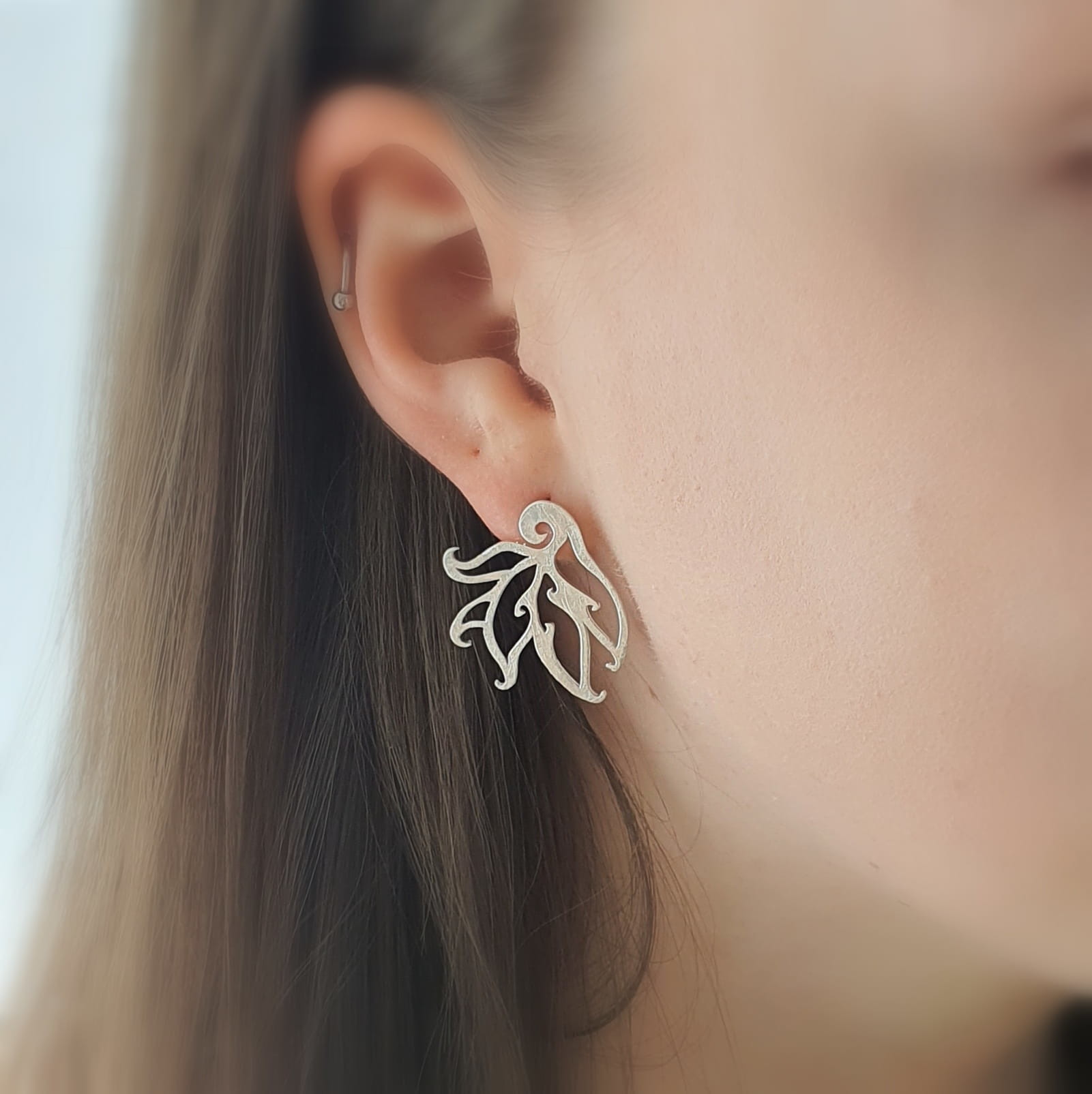 Venus Galeria Kolczyki na sztyftach - Płomyki mini białe