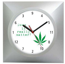 Atrix Zegar kwadratowy na pełnym luzie ATE0142MA