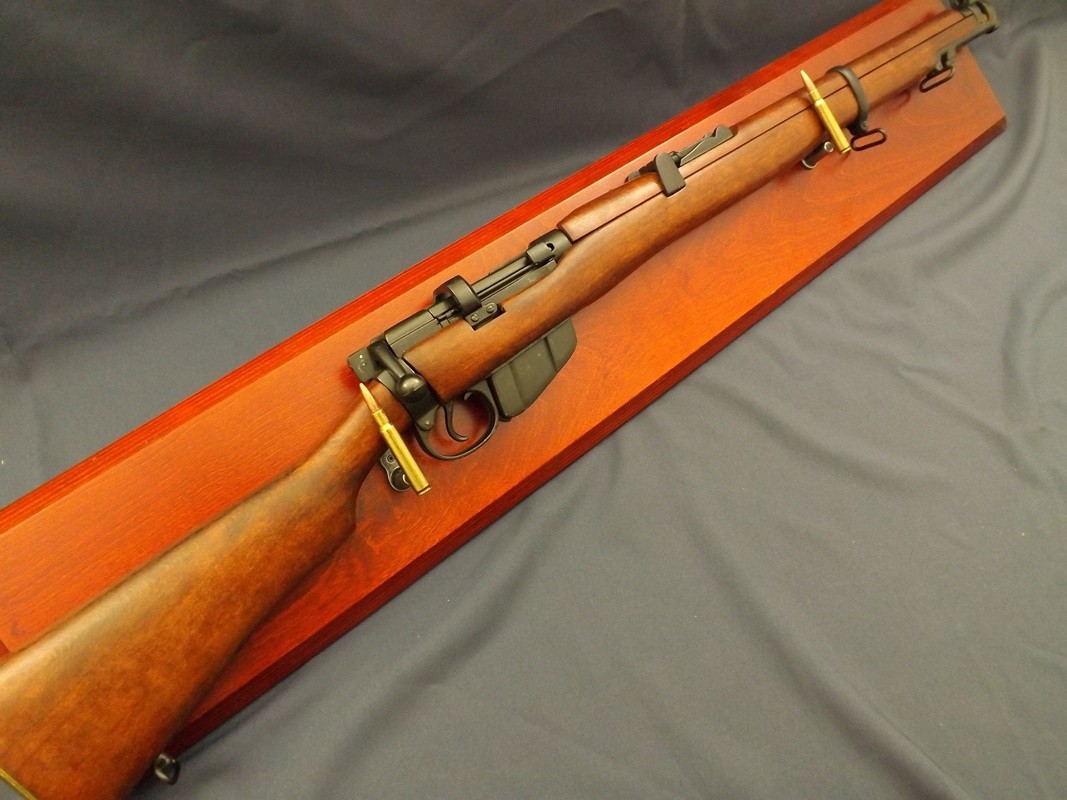 Denix SA REPLIKA ANGIELSKI KARABIN LEE ENFIELD NA TABLO MODEL 1090+T+34 1090+T+34