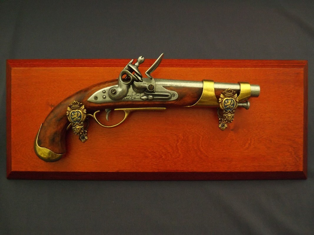 Denix SA REPLIKA KAWALERYJSKI PISTOLET FRANCUSKI NA TABLO MODEL 1011+TM+23 1011+TM+23