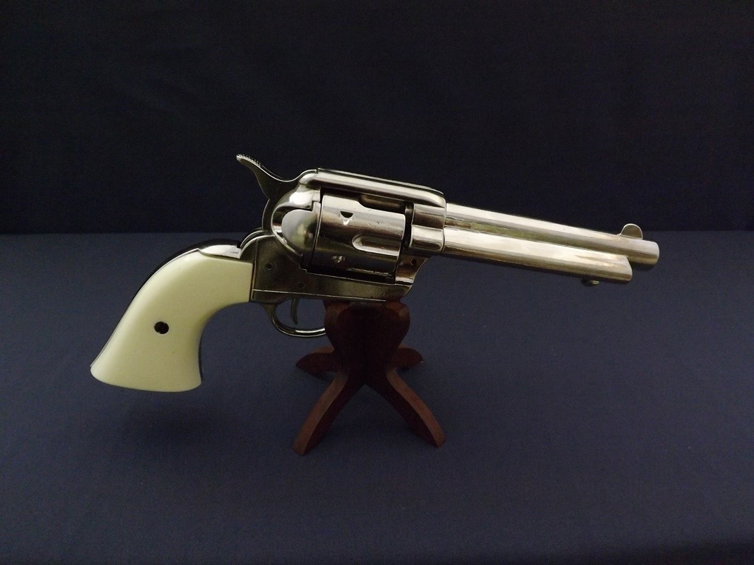 Denix SA REPLIKA REWOLWER PEACEMAKER NA STOJAKU S.COLT MODEL 1150NQ+800 1150NQ+800