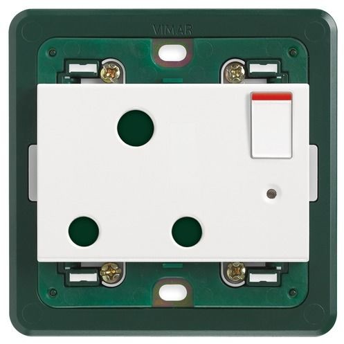 3M Gniazdo 2P + E 5 A 250 V SICURY, standard angielski z wyłącznikiem 2P, 14215