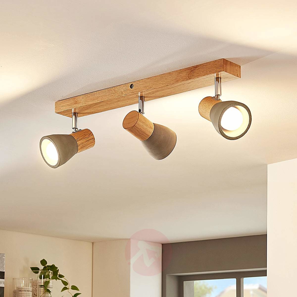 Lampenwelt COM Filiz lampa sufitowa LED, beton i drewno, 3-pkt.