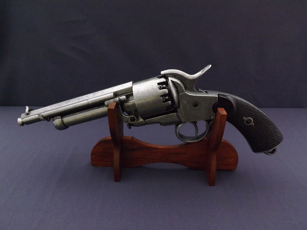 Denix SA REPLIKA REWOLWERU LE MAT USA NA STOJAKU MODEL 1070+801 1070+801