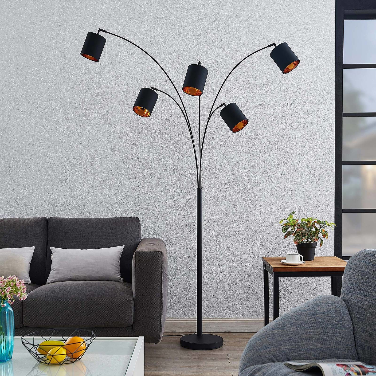 Lindby Lindby Abiram lampa stojąca, czarna/złota
