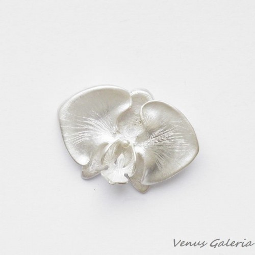 Broszka srebrna - Biała orchidea 874