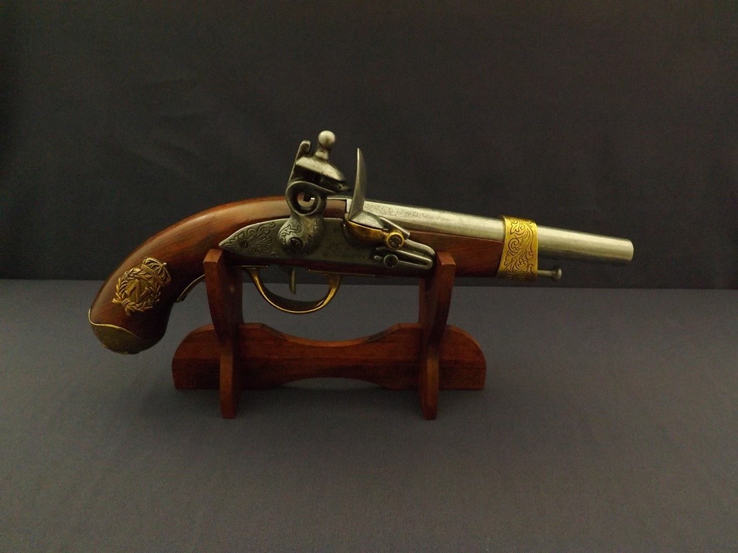 Denix SA REPLIKA NAPOLEOŃSKI PISTOLET NA STOJAKU MODEL 1063+801 1063+801