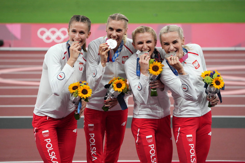 Iga Baumgart-Witan z igrzysk olimpijskich w Tokio wróciła z dwoma medalami – złotym w sztafecie mieszanej 4x400 m (pobiegła w eliminacjach) i srebrnym w sztafecie kobiet 4x400 m (na zdjęciu druga od lewej – obok Natalii Kaczmarek, Małgorzaty Hołub-Kowalik i Justyny Święty-Ersetic).
