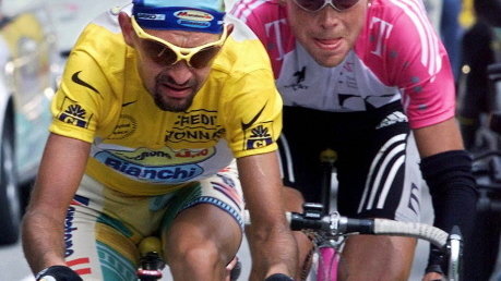 Marco Pantani (w żółtej koszulce) i Jan Ullrich