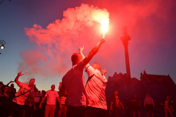 18520371 - PIŁKA NOŻNA EKSTRAKLASA LECH POZNAŃ LEGIA WARSZAWA (Kibice Legii Warszawa)