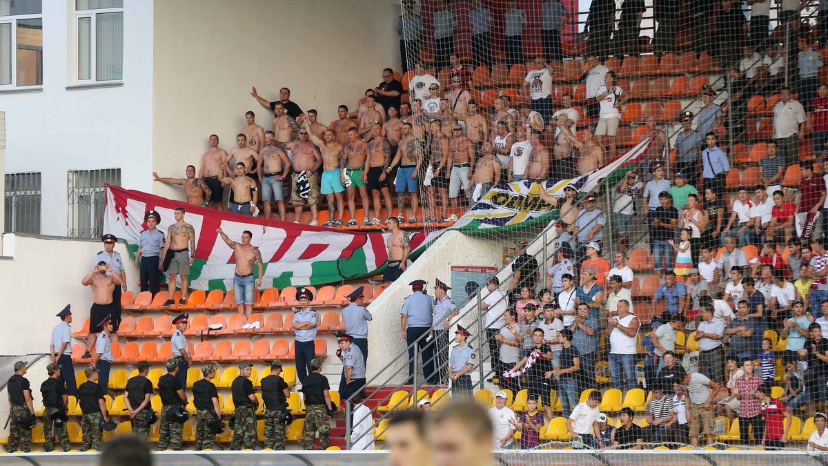 Kibice Legii Warszawa na stadionie w Aktobe