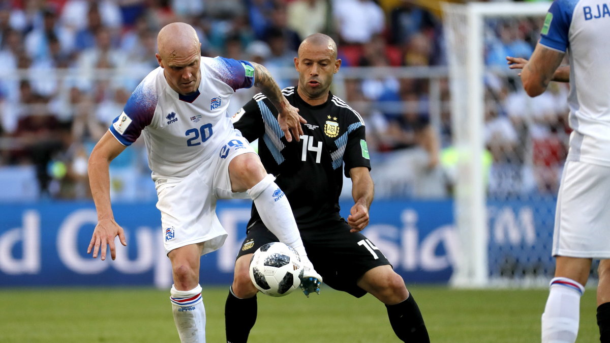 Emil Hallfredsson i Javier Mascherano