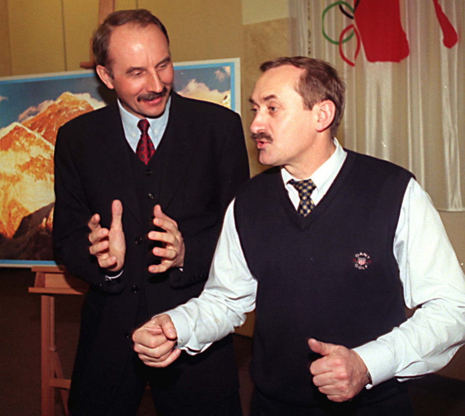 Spotkanie z Leszkiem Cichym (L) i Krzysztofem Wielickim w warszawskim Klubie Olimpijczyka w 2000 r.