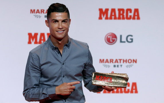 epa07747713 - SPAIN SOCCER RONALDO (Cristiano Ronaldo awarded the 'Marca Leyend' recognition)