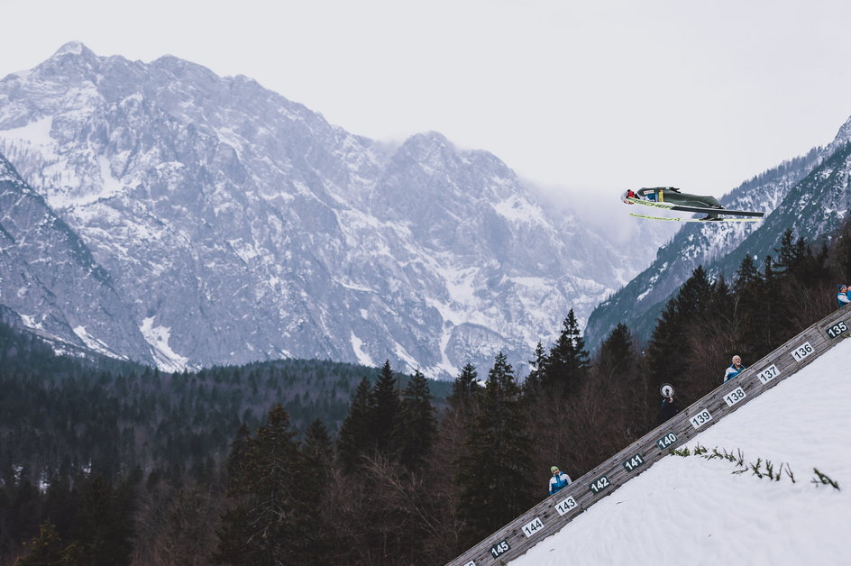 Kamil Stoch w locie w Planicy