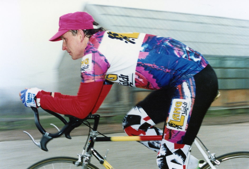 Jerzy Górski na rowerze Colnago, który dostał w prezencie od Czesława Langa, specjalnie na start w zawodach Double Ironman