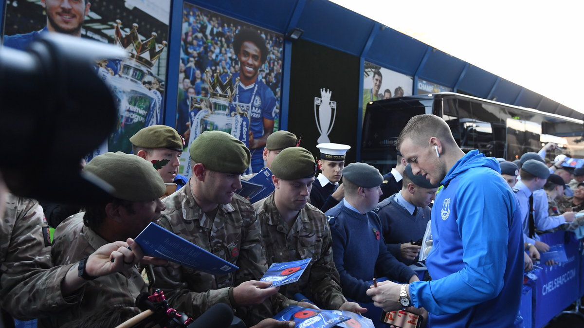 Jordan Pickford zatrzymał w niedzielę Chelsea