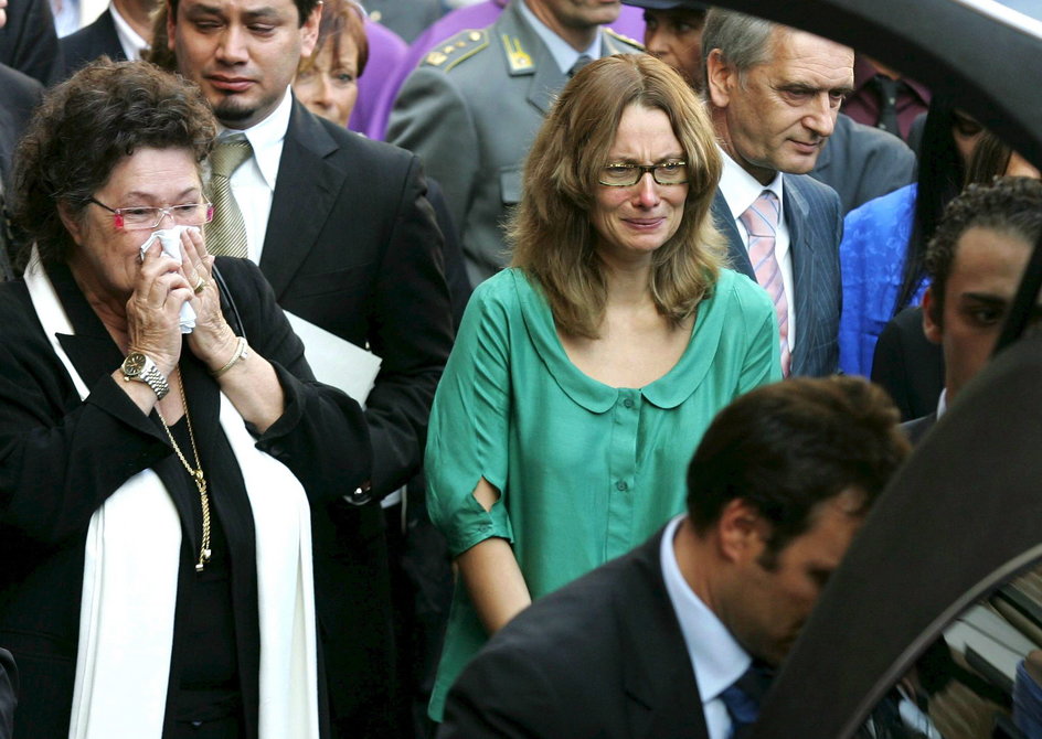 Siostra i żona Pavarottiego na jego pogrzebie.