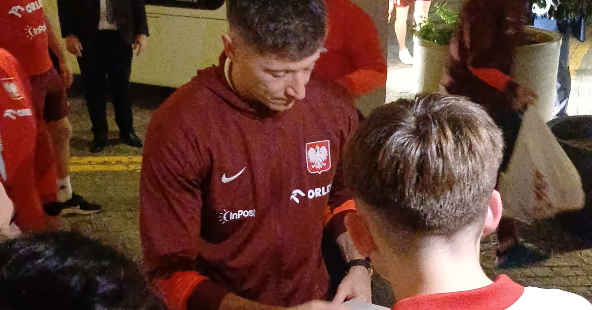Tak Robert Lewandowski potraktował kibiców pod hotelem kadry na Malcie