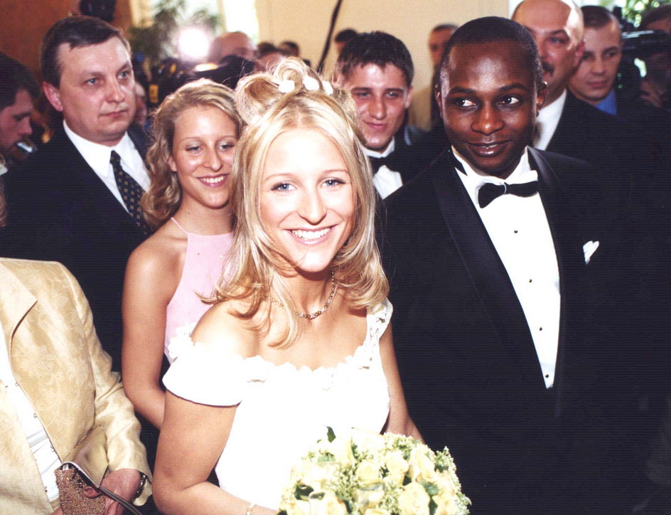 Emmanuel Olisadebe i Beata Smolińska w dniu ślubu