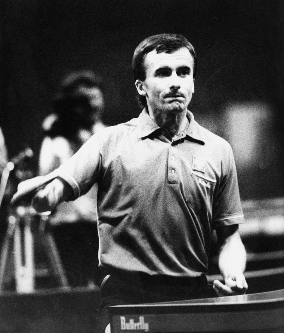 Nieodżałowany, najlepszy polski tenisista stołowy w historii – Andrzej Grubba (1958–2005).  