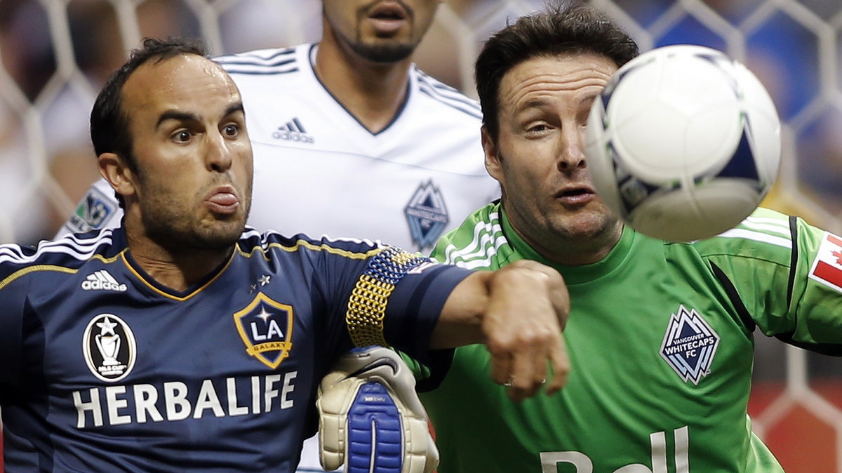 Landon Donovan (L)