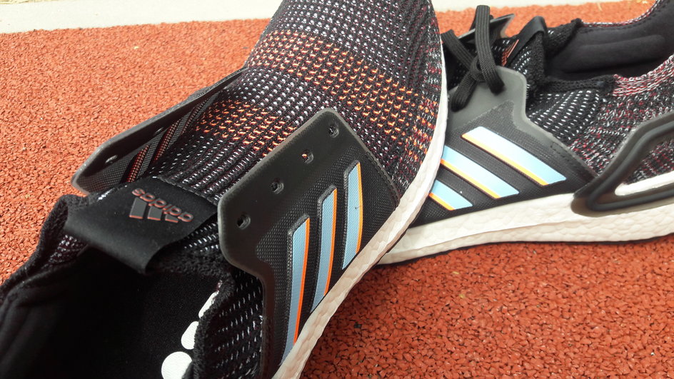 Adidas Ultraboost 19 – system sznurowania przyda się tylko przy wyjątkowo szybkim bieganiu, bo stopę dobrze trzyma sama cholewka