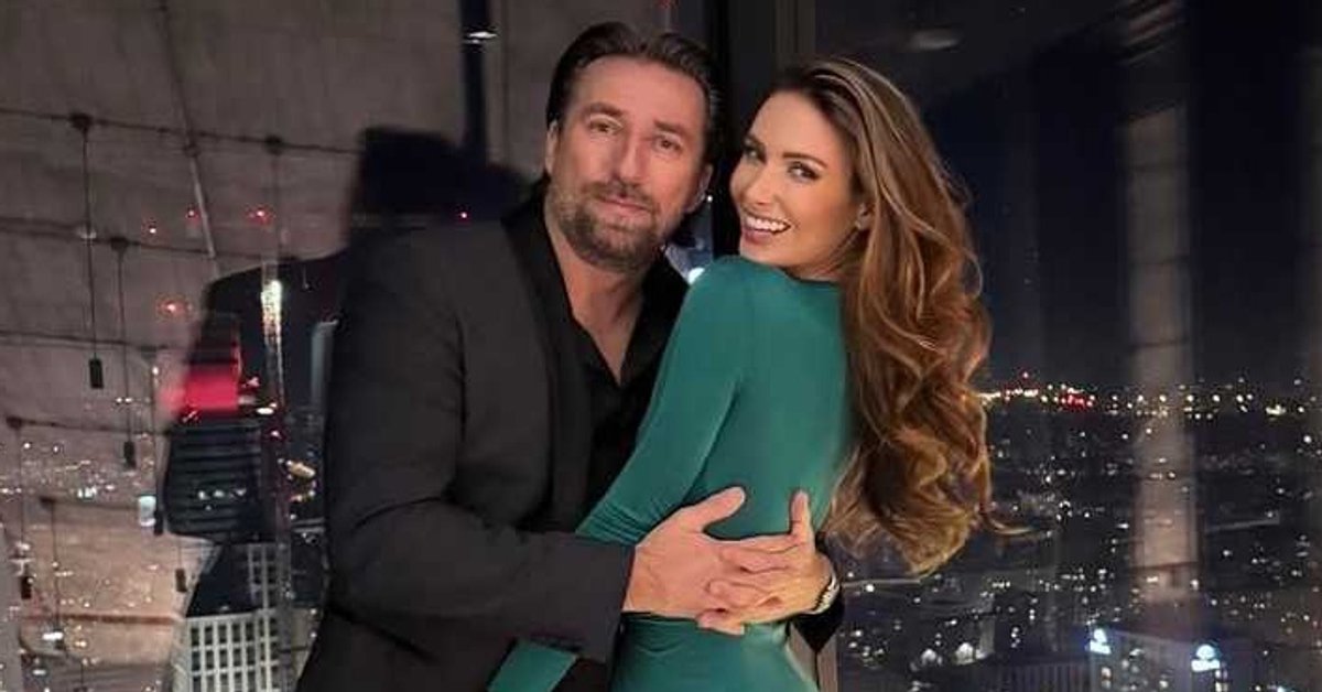 Dzieli ich 18 lat. Tak polski gwiazdor bawi się z ukochaną w raju