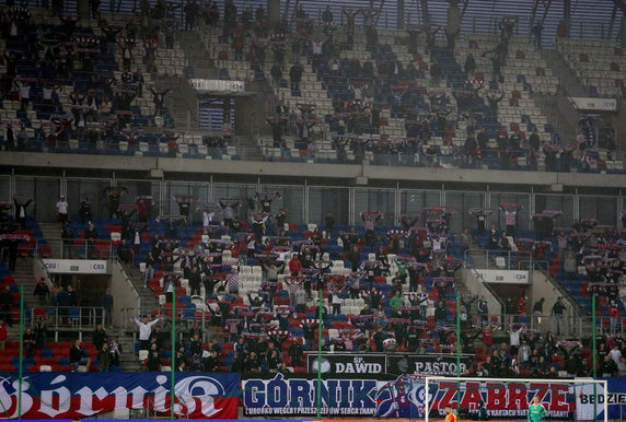 20619398 - PIŁKA NOŻNA EKSTRAKLASA GÓRNIK ZABRZE KORONA KIELCE (Kibice)