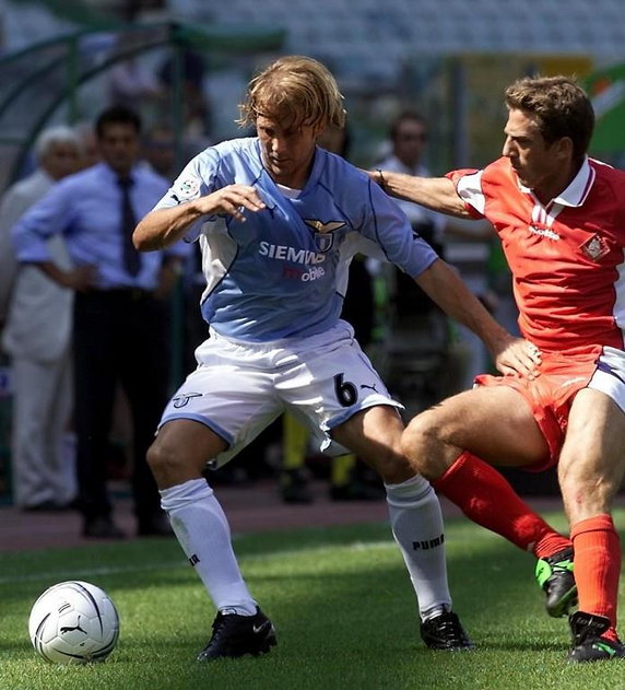 3. Gaizka Mendieta – z Valencii do Lazio za 48 mln (2001)