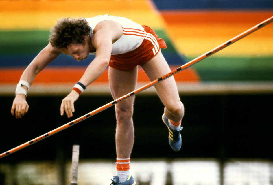 1980 rok, Moskwa. Władysław Kozakiewicz zdobywa złoty medal olimpijski.