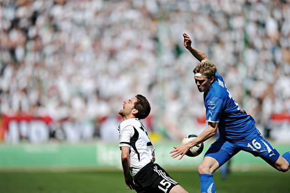 Legia - Lech: Artjoms Rudnevs (P) i Inaki Astiz (L)