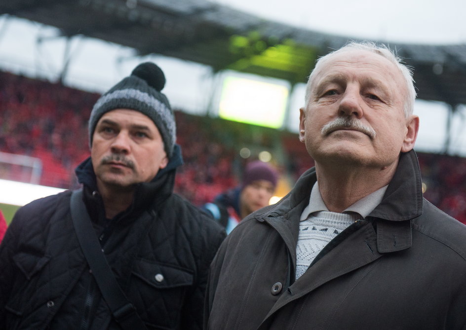 Mirosław Myśliński (z lewej) i Wiesław Surlit (z prawej) podczas uroczystości otwarcia nowego stadionu Widzewa Łódź w 2017 r.