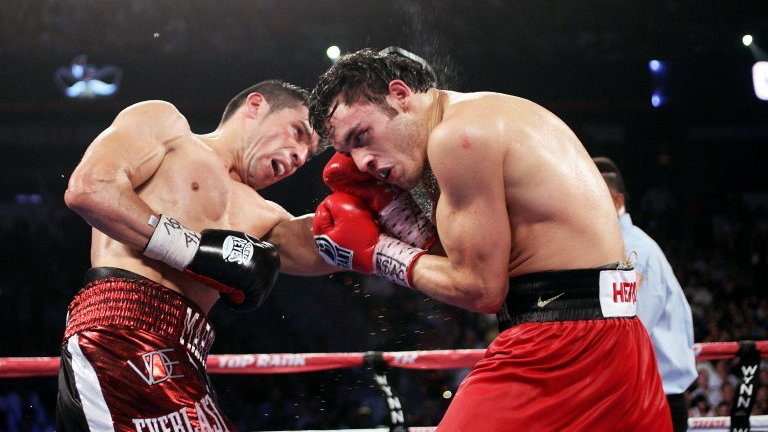 Julio Cesar Chavez Jr (R)