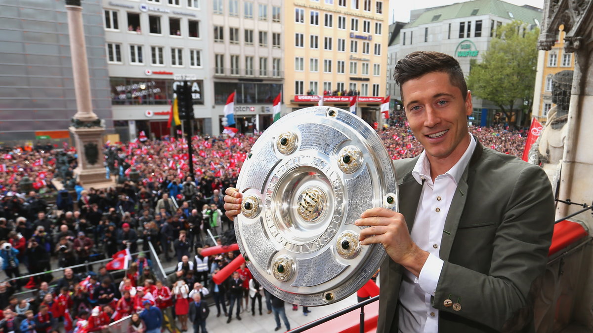 Robert Lewandowski podczas fety na Marienplatz w 2015 r.