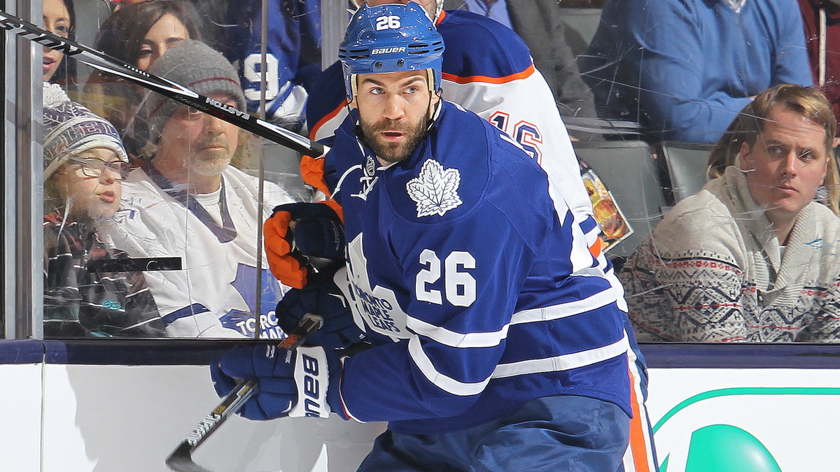 Daniel Winnik (front)